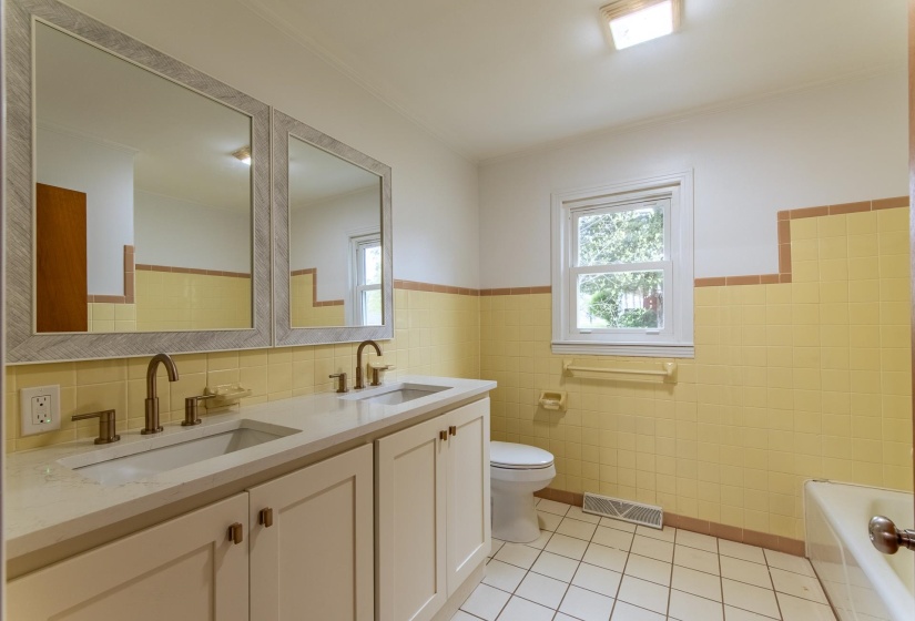 370 BOWEN DR, Savannah, Tennessee 38372, 3 Bedrooms Bedrooms, 9 Rooms Rooms,3 BathroomsBathrooms,Residential,For Sale,BOWEN,10193853