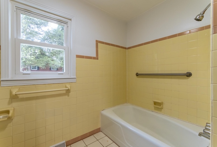 370 BOWEN DR, Savannah, Tennessee 38372, 3 Bedrooms Bedrooms, 9 Rooms Rooms,3 BathroomsBathrooms,Residential,For Sale,BOWEN,10193853