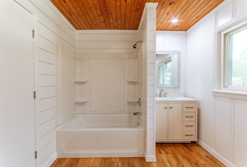 370 BOWEN DR, Savannah, Tennessee 38372, 3 Bedrooms Bedrooms, 9 Rooms Rooms,3 BathroomsBathrooms,Residential,For Sale,BOWEN,10193853