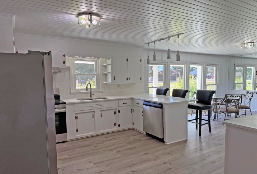 370 BOWEN DR, Savannah, Tennessee 38372, 3 Bedrooms Bedrooms, 9 Rooms Rooms,3 BathroomsBathrooms,Residential,For Sale,BOWEN,10193853