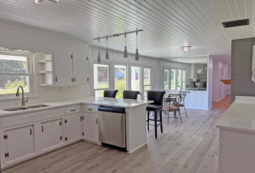 370 BOWEN DR, Savannah, Tennessee 38372, 3 Bedrooms Bedrooms, 9 Rooms Rooms,3 BathroomsBathrooms,Residential,For Sale,BOWEN,10193853