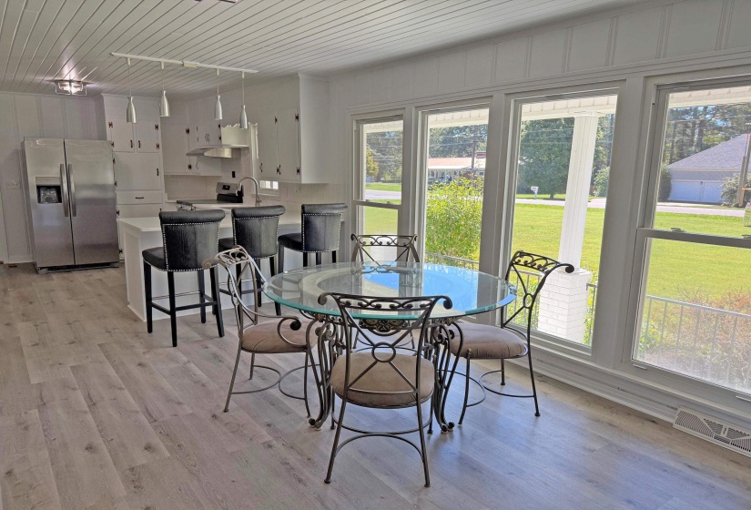 370 BOWEN DR, Savannah, Tennessee 38372, 3 Bedrooms Bedrooms, 9 Rooms Rooms,3 BathroomsBathrooms,Residential,For Sale,BOWEN,10193853