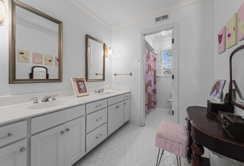 2264 FOREST GROVE CV, Memphis, Tennessee 38119, 5 Bedrooms Bedrooms, 9 Rooms Rooms,3.1 BathroomsBathrooms,Residential,For Sale,FOREST GROVE,10193862