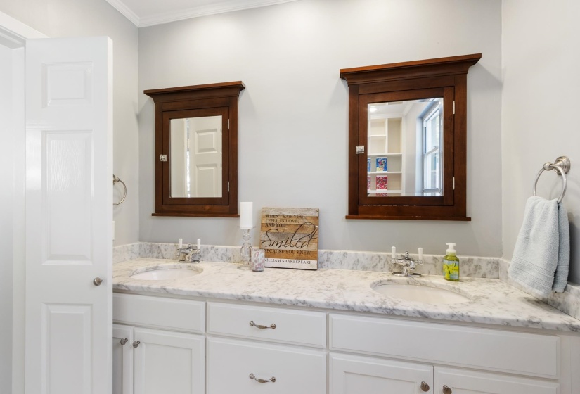 155 ROSE RD, Memphis, Tennessee 38117, 4 Bedrooms Bedrooms, 10 Rooms Rooms,3 BathroomsBathrooms,Residential,For Sale,ROSE,10193950