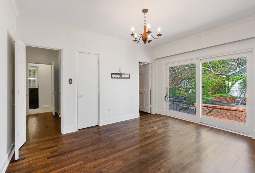 Also door access to Split Floor plan to Hallway Guest Rooms.