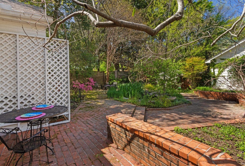 155 ROSE RD, Memphis, Tennessee 38117, 4 Bedrooms Bedrooms, 10 Rooms Rooms,3 BathroomsBathrooms,Residential,For Sale,ROSE,10193950