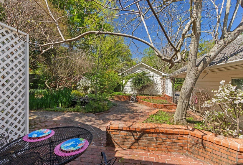 155 ROSE RD, Memphis, Tennessee 38117, 4 Bedrooms Bedrooms, 10 Rooms Rooms,3 BathroomsBathrooms,Residential,For Sale,ROSE,10193950