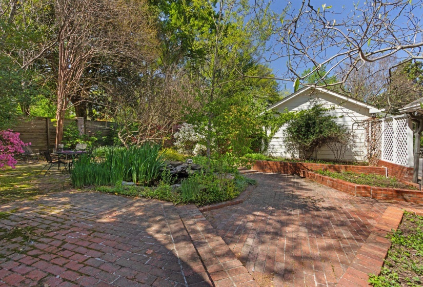 155 ROSE RD, Memphis, Tennessee 38117, 4 Bedrooms Bedrooms, 10 Rooms Rooms,3 BathroomsBathrooms,Residential,For Sale,ROSE,10193950