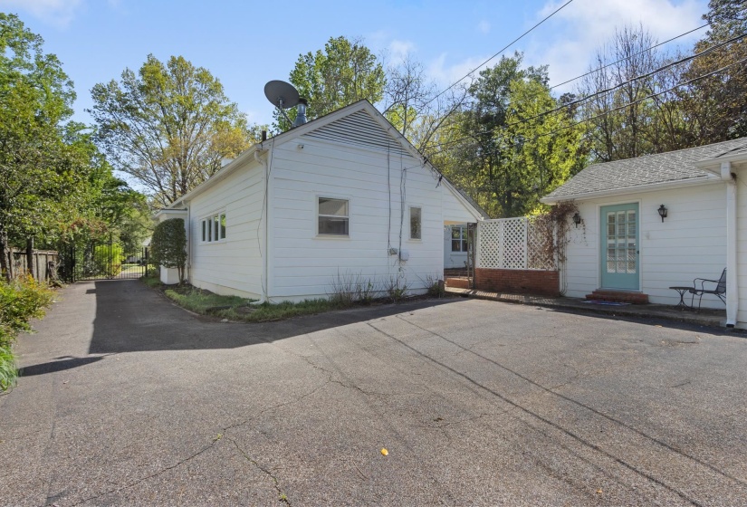 155 ROSE RD, Memphis, Tennessee 38117, 4 Bedrooms Bedrooms, 10 Rooms Rooms,3 BathroomsBathrooms,Residential,For Sale,ROSE,10193950