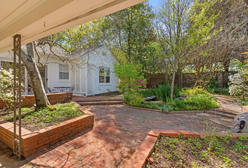 155 ROSE RD, Memphis, Tennessee 38117, 4 Bedrooms Bedrooms, 10 Rooms Rooms,3 BathroomsBathrooms,Residential,For Sale,ROSE,10193950