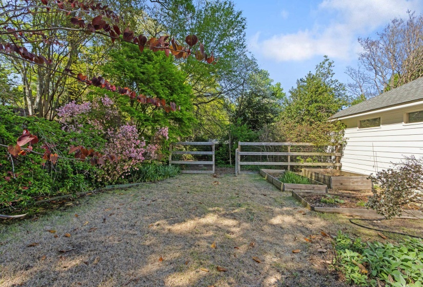 155 ROSE RD, Memphis, Tennessee 38117, 4 Bedrooms Bedrooms, 10 Rooms Rooms,3 BathroomsBathrooms,Residential,For Sale,ROSE,10193950