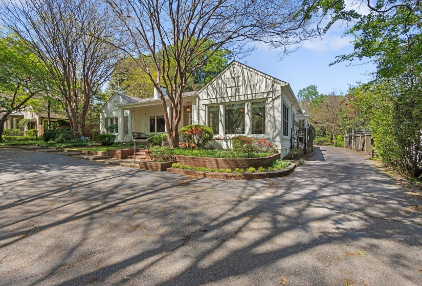 155 ROSE RD, Memphis, Tennessee 38117, 4 Bedrooms Bedrooms, 10 Rooms Rooms,3 BathroomsBathrooms,Residential,For Sale,ROSE,10193950