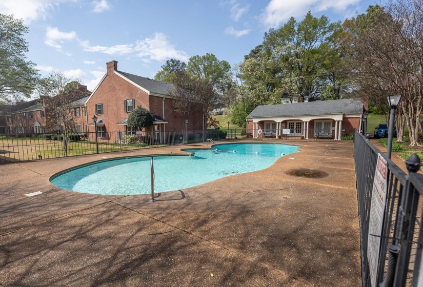 5718 QUINCE RD, Memphis, Tennessee 38119, 2 Bedrooms Bedrooms, 5 Rooms Rooms,1.1 BathroomsBathrooms,Residential,For Sale,QUINCE,10193995