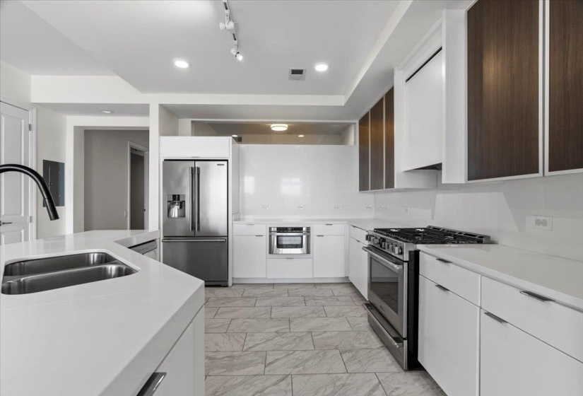 Kitchen with visible vents, a sink, light countertops, white cabinetry, and stainless steel appliances
