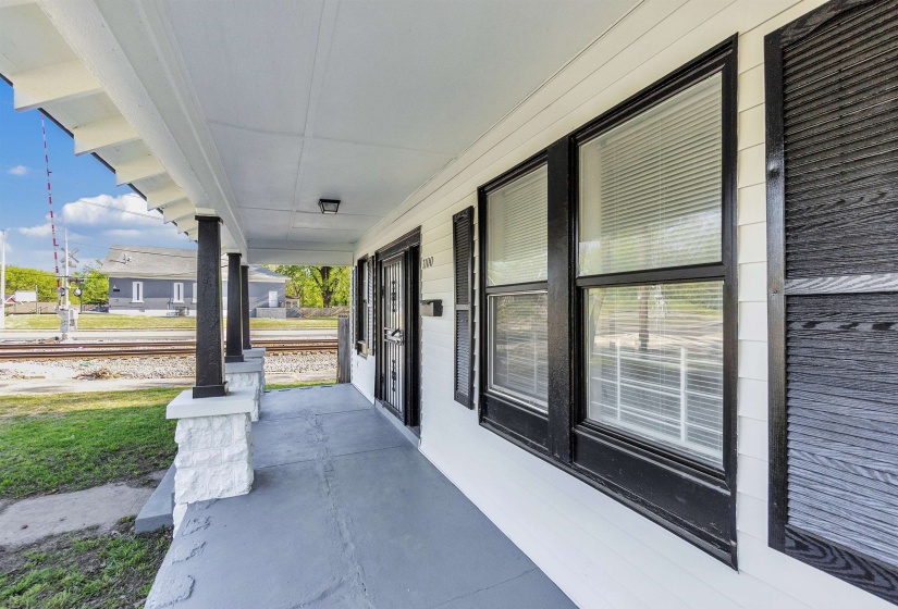 View of patio / terrace featuring covered porch