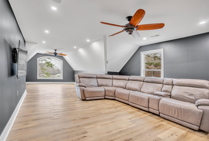 70 NATIVE LEAF CV, Savannah, Tennessee 38372, 6 Bedrooms Bedrooms, 19 Rooms Rooms,5.1 BathroomsBathrooms,Residential,For Sale,NATIVE LEAF,10193535