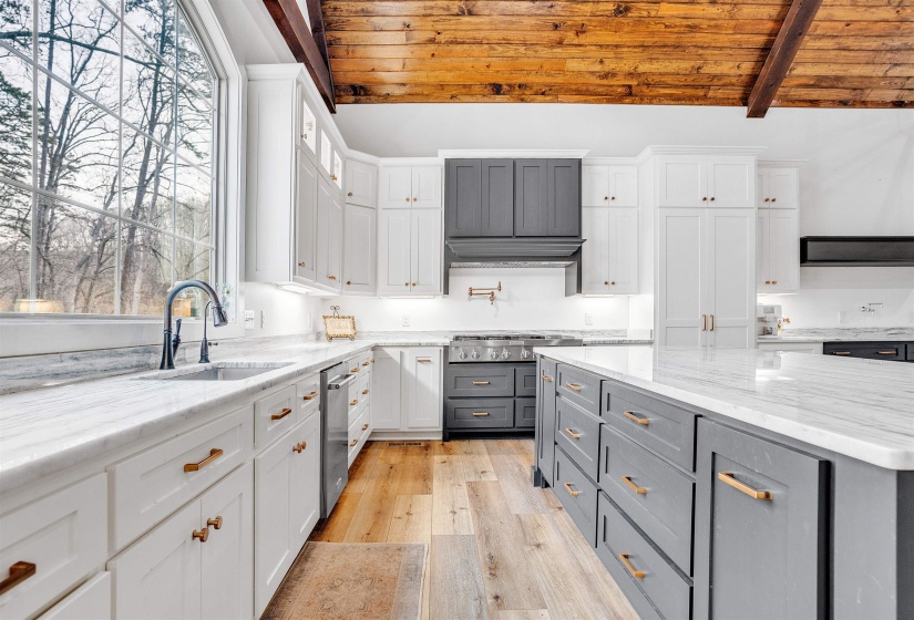 70 NATIVE LEAF CV, Savannah, Tennessee 38372, 6 Bedrooms Bedrooms, 19 Rooms Rooms,5.1 BathroomsBathrooms,Residential,For Sale,NATIVE LEAF,10193535