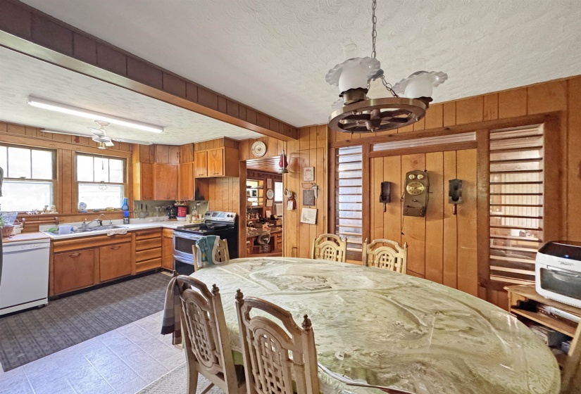 2436 FRAYSER BLVD, Memphis, Tennessee 38127, 4 Bedrooms Bedrooms, 10 Rooms Rooms,2 BathroomsBathrooms,Residential,For Sale,FRAYSER,10194670