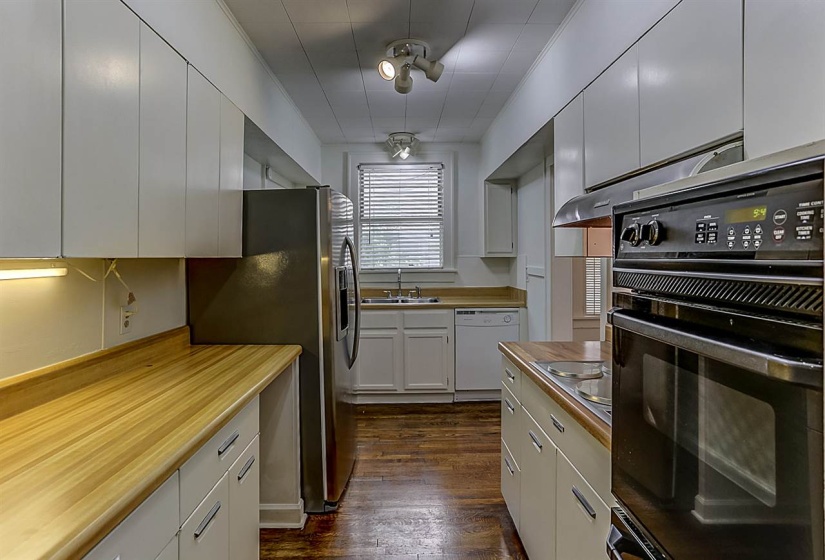 2232 WASHINGTON AVE, Memphis, Tennessee 38104, 2 Bedrooms Bedrooms, 6 Rooms Rooms,2 BathroomsBathrooms,Rental Properties,For Sale,WASHINGTON,10194967