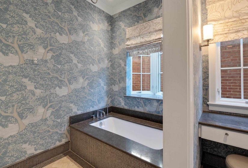 551 MAGNOLIA MOUND DR, Memphis, Tennessee 38103, 4 Bedrooms Bedrooms, 10 Rooms Rooms,5.1 BathroomsBathrooms,Residential,For Sale,MAGNOLIA MOUND,10195111