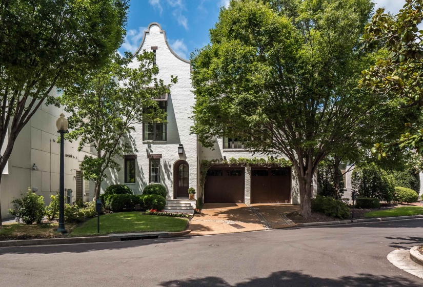 551 MAGNOLIA MOUND DR, Memphis, Tennessee 38103, 4 Bedrooms Bedrooms, 10 Rooms Rooms,5.1 BathroomsBathrooms,Residential,For Sale,MAGNOLIA MOUND,10195111