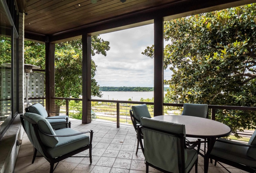 551 MAGNOLIA MOUND DR, Memphis, Tennessee 38103, 4 Bedrooms Bedrooms, 10 Rooms Rooms,5.1 BathroomsBathrooms,Residential,For Sale,MAGNOLIA MOUND,10195111