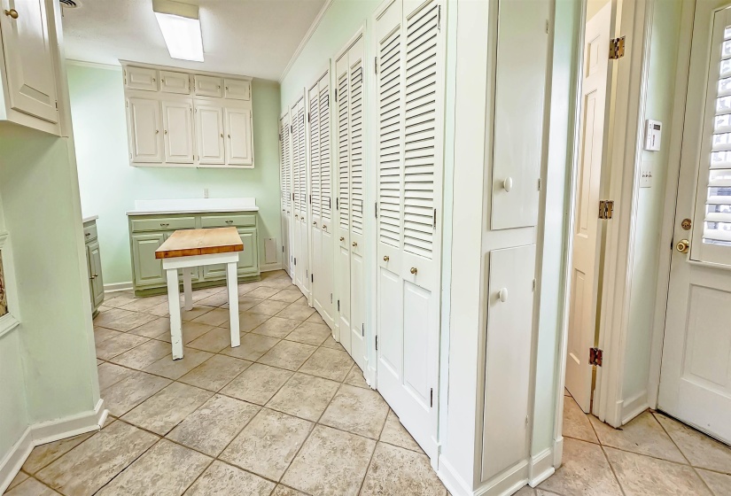 154 PERKINS EXT, Memphis, Tennessee 38117, 4 Bedrooms Bedrooms, 11 Rooms Rooms,3.1 BathroomsBathrooms,Residential,For Sale,PERKINS,10195190