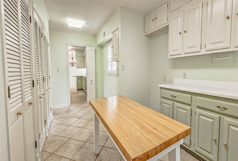 154 PERKINS EXT, Memphis, Tennessee 38117, 4 Bedrooms Bedrooms, 11 Rooms Rooms,3.1 BathroomsBathrooms,Residential,For Sale,PERKINS,10195190
