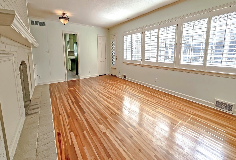 154 PERKINS EXT, Memphis, Tennessee 38117, 4 Bedrooms Bedrooms, 11 Rooms Rooms,3.1 BathroomsBathrooms,Residential,For Sale,PERKINS,10195190