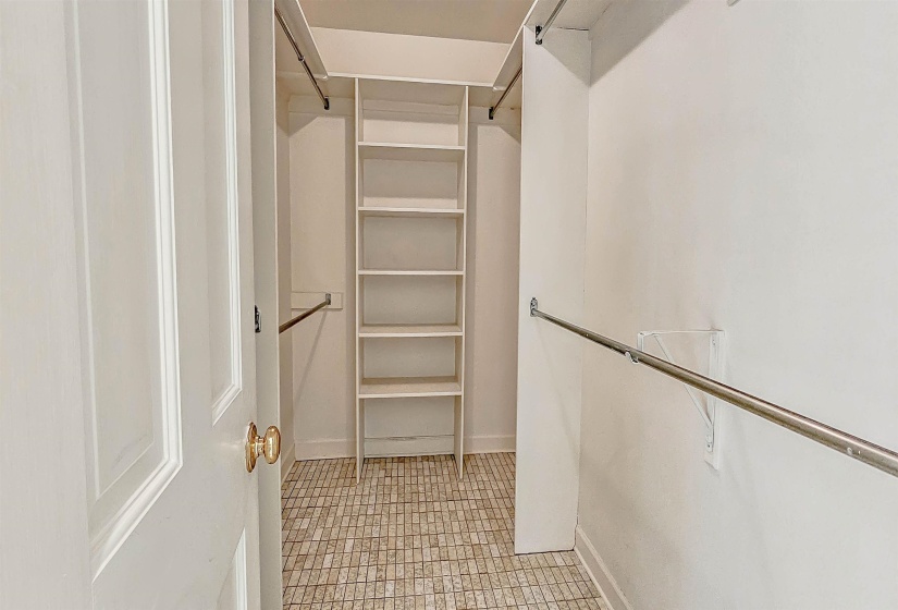 154 PERKINS EXT, Memphis, Tennessee 38117, 4 Bedrooms Bedrooms, 11 Rooms Rooms,3.1 BathroomsBathrooms,Residential,For Sale,PERKINS,10195190