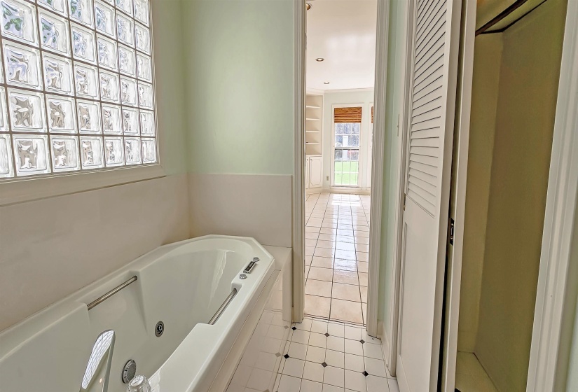 154 PERKINS EXT, Memphis, Tennessee 38117, 4 Bedrooms Bedrooms, 11 Rooms Rooms,3.1 BathroomsBathrooms,Residential,For Sale,PERKINS,10195190