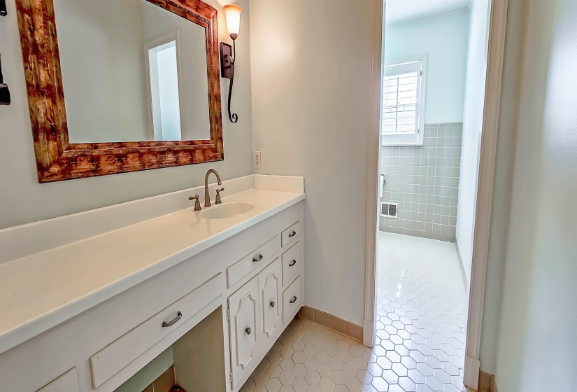 154 PERKINS EXT, Memphis, Tennessee 38117, 4 Bedrooms Bedrooms, 11 Rooms Rooms,3.1 BathroomsBathrooms,Residential,For Sale,PERKINS,10195190
