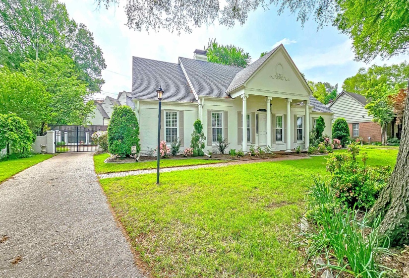 154 PERKINS EXT, Memphis, Tennessee 38117, 4 Bedrooms Bedrooms, 11 Rooms Rooms,3.1 BathroomsBathrooms,Residential,For Sale,PERKINS,10195190