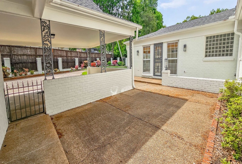 154 PERKINS EXT, Memphis, Tennessee 38117, 4 Bedrooms Bedrooms, 11 Rooms Rooms,3.1 BathroomsBathrooms,Residential,For Sale,PERKINS,10195190
