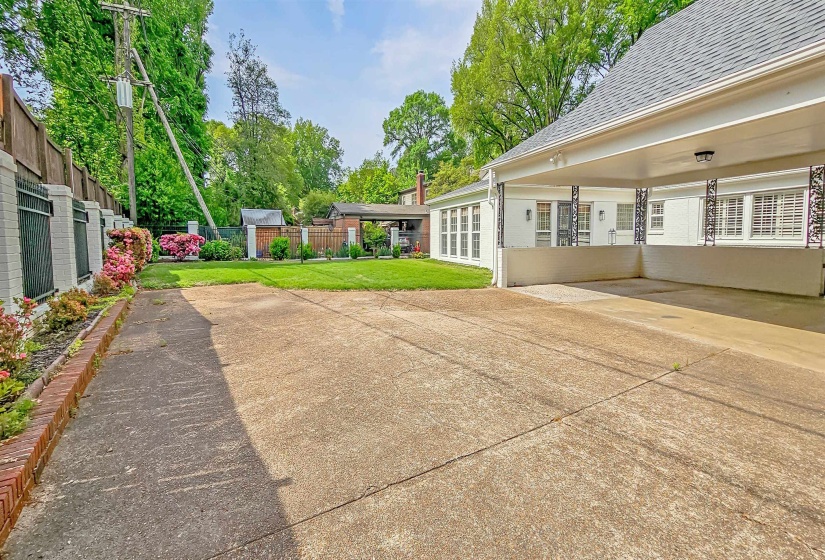 154 PERKINS EXT, Memphis, Tennessee 38117, 4 Bedrooms Bedrooms, 11 Rooms Rooms,3.1 BathroomsBathrooms,Residential,For Sale,PERKINS,10195190