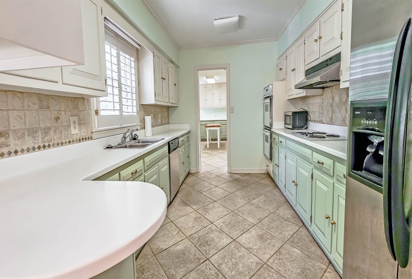 154 PERKINS EXT, Memphis, Tennessee 38117, 4 Bedrooms Bedrooms, 11 Rooms Rooms,3.1 BathroomsBathrooms,Residential,For Sale,PERKINS,10195190