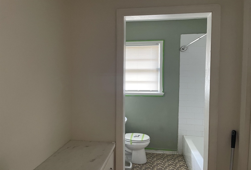 1293 CAROLYN DR, Memphis, Tennessee 38111, 3 Bedrooms Bedrooms, 7 Rooms Rooms,1.1 BathroomsBathrooms,Residential,For Sale,CAROLYN,10195514