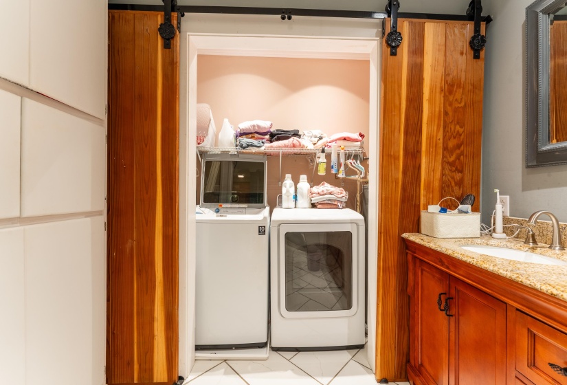 171 WHITE ST, Savannah, Tennessee 38372, 4 Bedrooms Bedrooms, 10 Rooms Rooms,3 BathroomsBathrooms,Residential,For Sale,WHITE,10195539