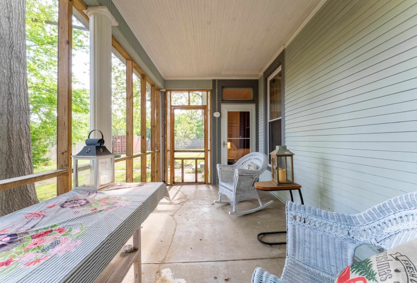 171 WHITE ST, Savannah, Tennessee 38372, 4 Bedrooms Bedrooms, 10 Rooms Rooms,3 BathroomsBathrooms,Residential,For Sale,WHITE,10195539