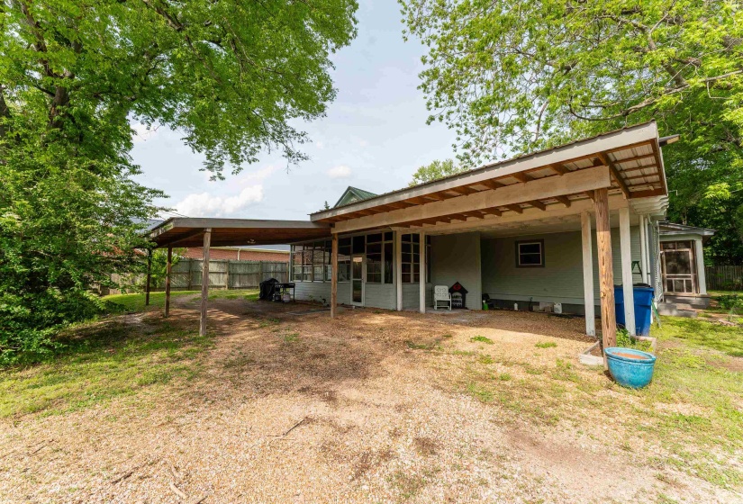 171 WHITE ST, Savannah, Tennessee 38372, 4 Bedrooms Bedrooms, 10 Rooms Rooms,3 BathroomsBathrooms,Residential,For Sale,WHITE,10195539