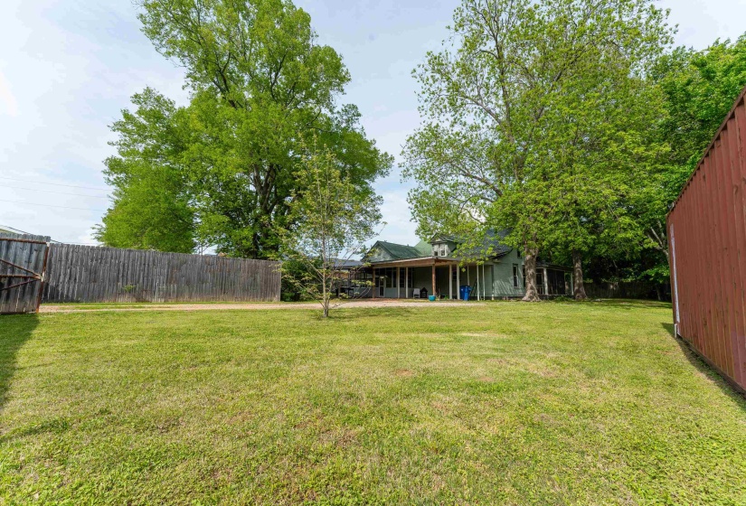 171 WHITE ST, Savannah, Tennessee 38372, 4 Bedrooms Bedrooms, 10 Rooms Rooms,3 BathroomsBathrooms,Residential,For Sale,WHITE,10195539