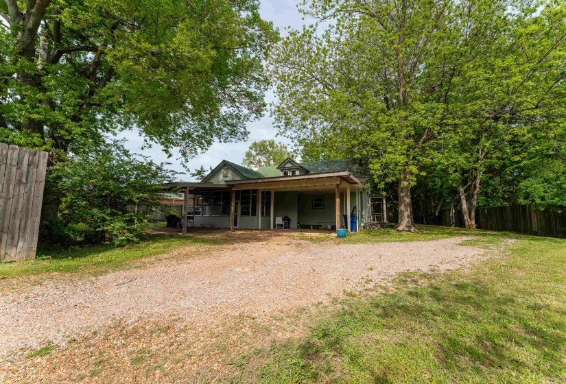 171 WHITE ST, Savannah, Tennessee 38372, 4 Bedrooms Bedrooms, 10 Rooms Rooms,3 BathroomsBathrooms,Residential,For Sale,WHITE,10195539