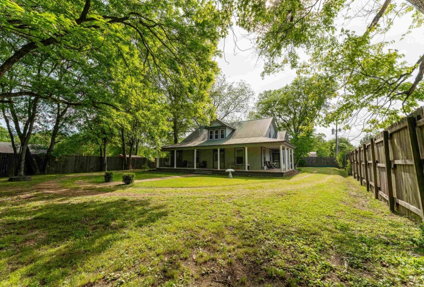 171 WHITE ST, Savannah, Tennessee 38372, 4 Bedrooms Bedrooms, 10 Rooms Rooms,3 BathroomsBathrooms,Residential,For Sale,WHITE,10195539