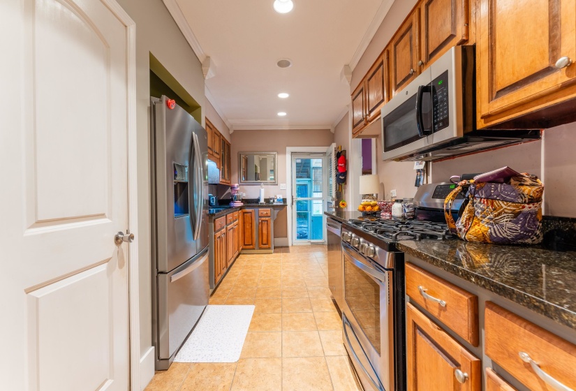 171 WHITE ST, Savannah, Tennessee 38372, 4 Bedrooms Bedrooms, 10 Rooms Rooms,3 BathroomsBathrooms,Residential,For Sale,WHITE,10195539