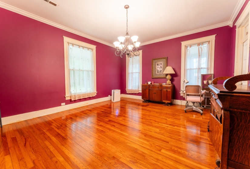 171 WHITE ST, Savannah, Tennessee 38372, 4 Bedrooms Bedrooms, 10 Rooms Rooms,3 BathroomsBathrooms,Residential,For Sale,WHITE,10195539