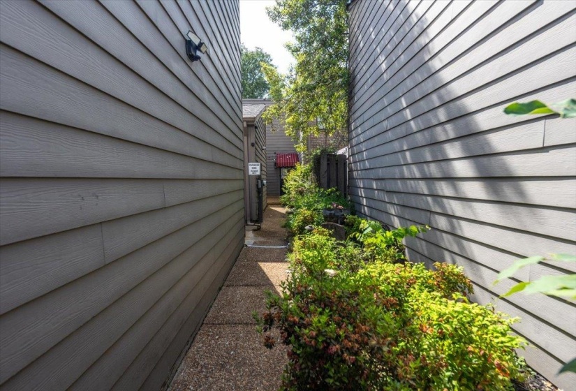 1637 SHADOW MOSS LN, Germantown, Tennessee 38138, 3 Bedrooms Bedrooms, 7 Rooms Rooms,3 BathroomsBathrooms,Residential,For Sale,SHADOW MOSS,10195674