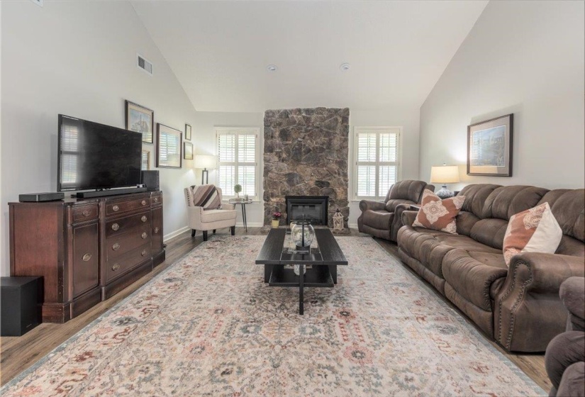1637 SHADOW MOSS LN, Germantown, Tennessee 38138, 3 Bedrooms Bedrooms, 7 Rooms Rooms,3 BathroomsBathrooms,Residential,For Sale,SHADOW MOSS,10195674