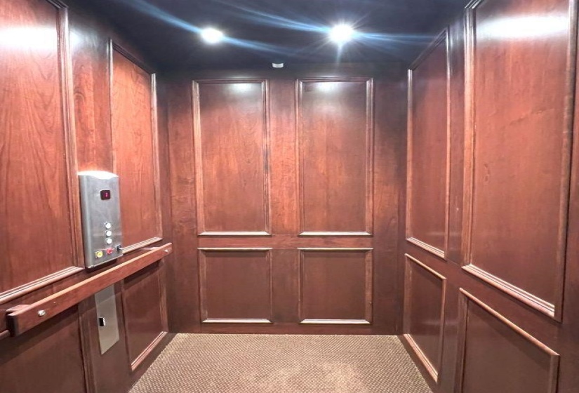 Room details featuring elevator