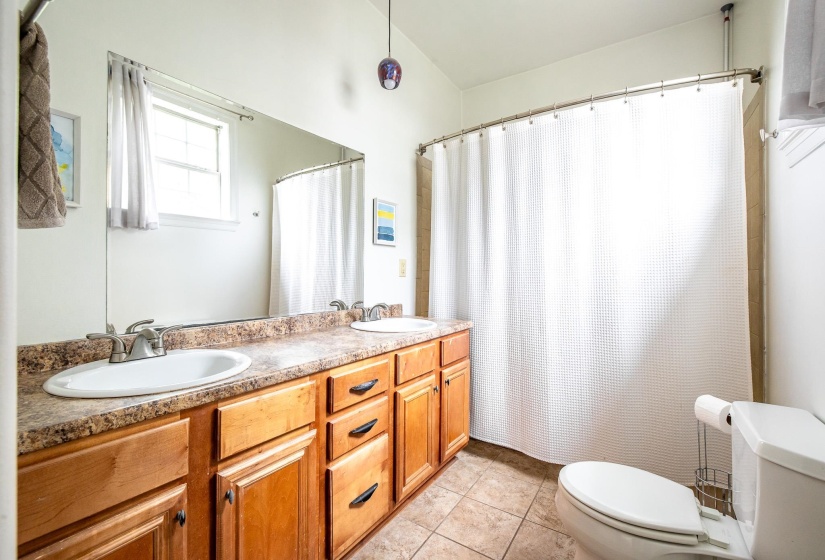 1851 WALKER AVE, Memphis, Tennessee 38114, 3 Bedrooms Bedrooms, 6 Rooms Rooms,2 BathroomsBathrooms,Residential,For Sale,WALKER,10196019