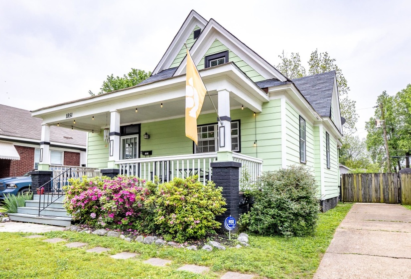 1851 WALKER AVE, Memphis, Tennessee 38114, 3 Bedrooms Bedrooms, 6 Rooms Rooms,2 BathroomsBathrooms,Residential,For Sale,WALKER,10196019